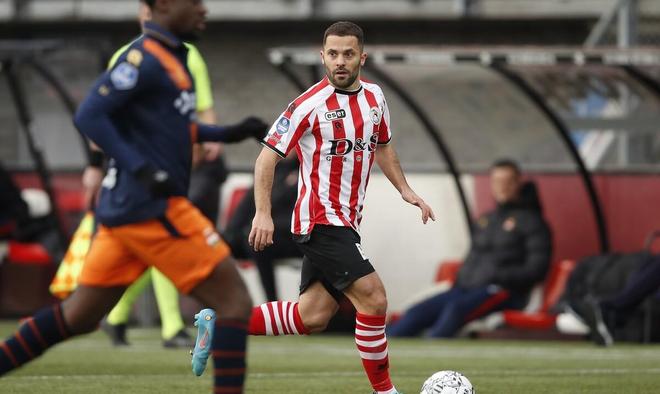 球迷对他充 球迷对他充